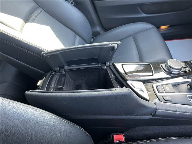 BMW 5SERIES SEDAN 2016 Image 31