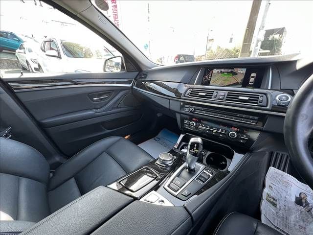 BMW 5SERIES SEDAN 2016 Image 31