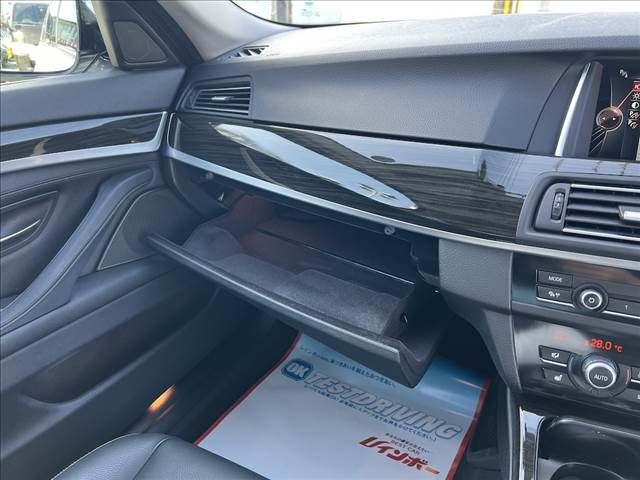 BMW 5SERIES SEDAN 2016 Image 31