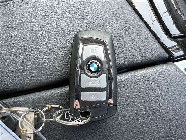 BMW 5SERIES SEDAN 2016 Image 31