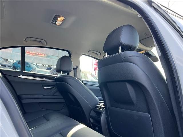 BMW 5SERIES SEDAN 2016 Image 31