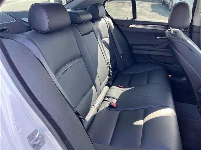 BMW 5SERIES SEDAN 2016 Image 31