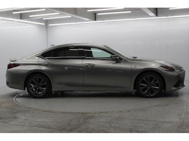 TOYOTA LEXUS ES300H 2019 Image 31