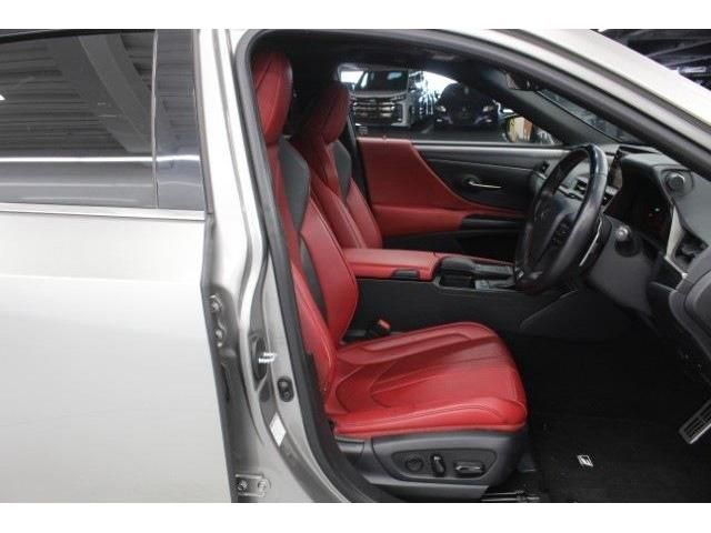 TOYOTA LEXUS ES300H 2019 Image 31