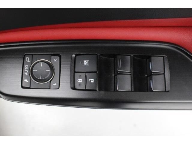 TOYOTA LEXUS ES300H 2019 Image 31