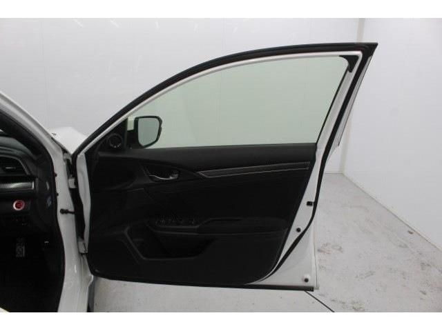 HONDA CIVIC HATCHBACK 2018 Image 31