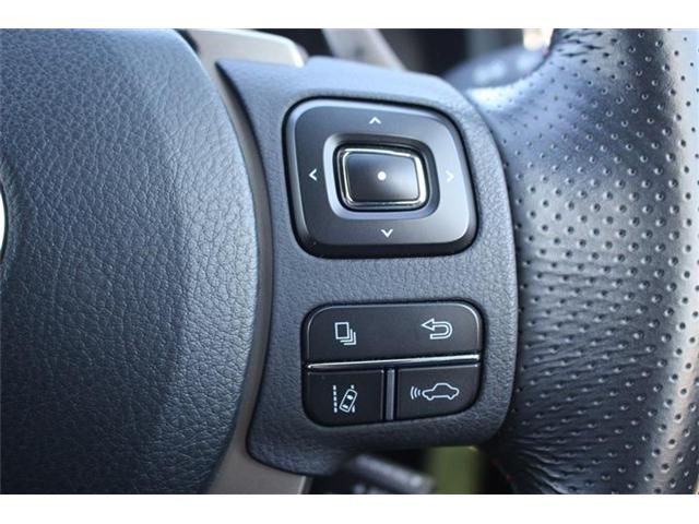 TOYOTA LEXUS IS200T 2017 Image 31