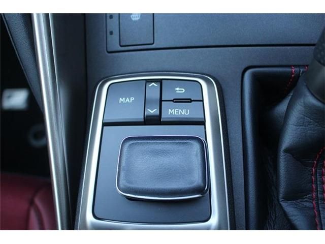 TOYOTA LEXUS IS200T 2017 Image 31