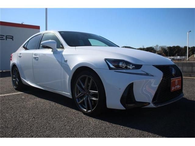TOYOTA LEXUS IS200T 2017 Image 31