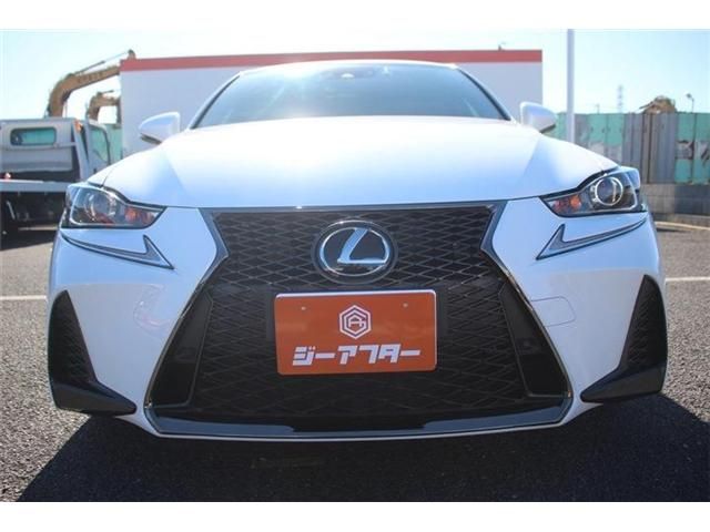 TOYOTA LEXUS IS200T 2017 Image 31