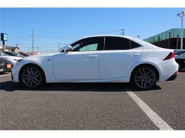 TOYOTA LEXUS IS200T 2017 Image 31