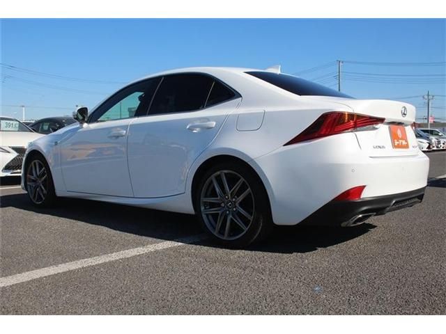 TOYOTA LEXUS IS200T 2017 Image 31