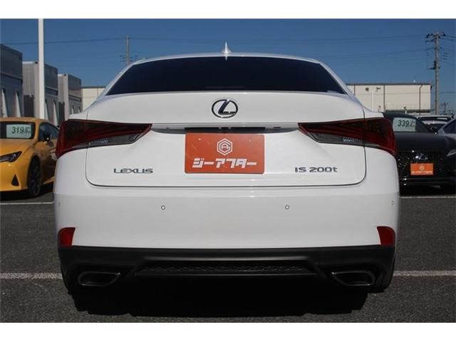 TOYOTA LEXUS IS200T 2017 Image 31