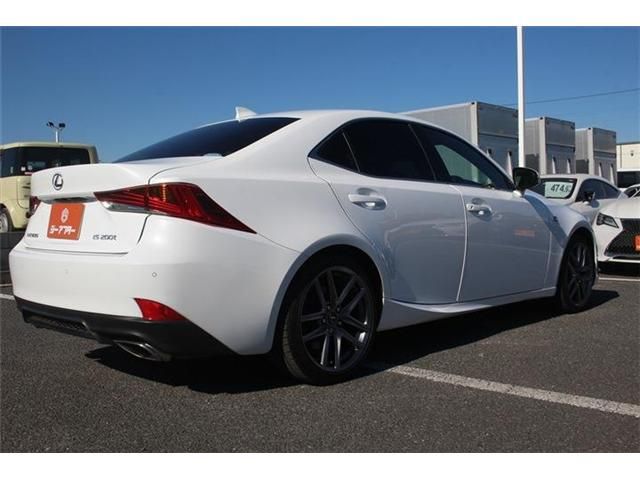 TOYOTA LEXUS IS200T 2017 Image 31