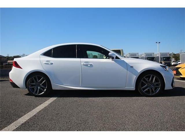 TOYOTA LEXUS IS200T 2017 Image 31
