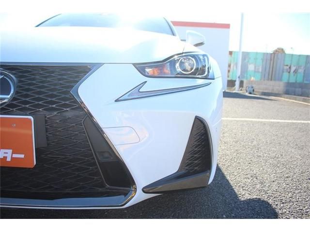 TOYOTA LEXUS IS200T 2017 Image 31