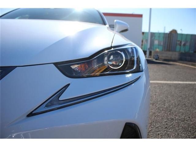 TOYOTA LEXUS IS200T 2017 Image 31