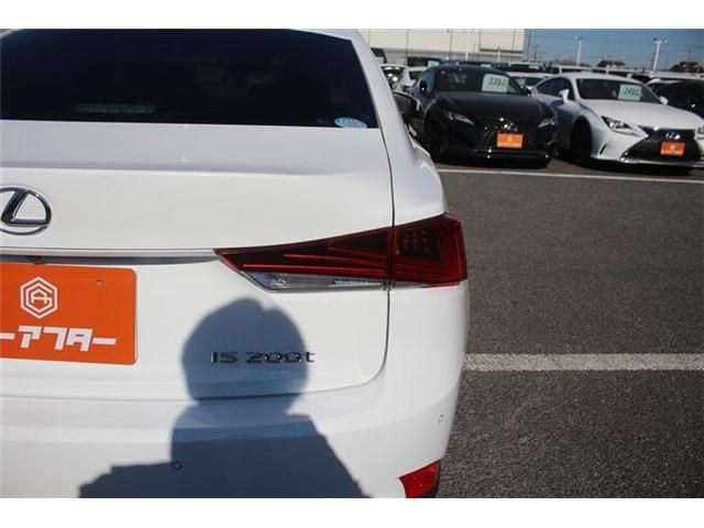 TOYOTA LEXUS IS200T 2017 Image 31