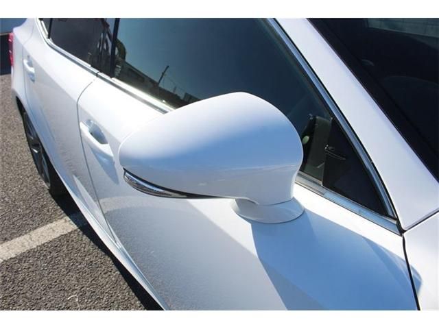 TOYOTA LEXUS IS200T 2017 Image 31