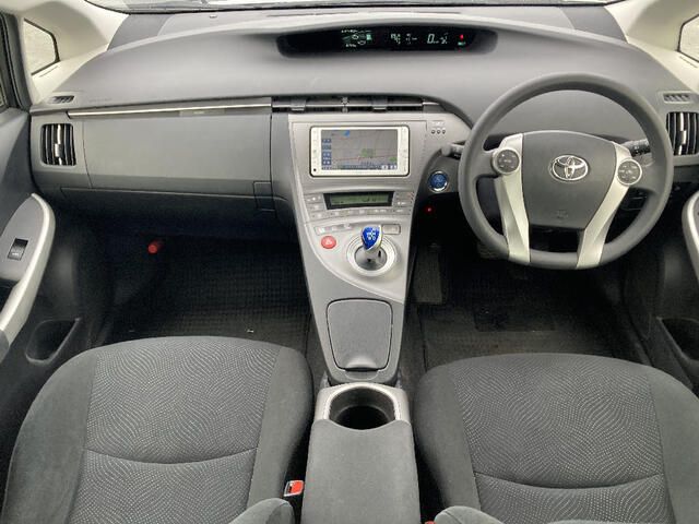 TOYOTA PRIUS 2014 Image 31