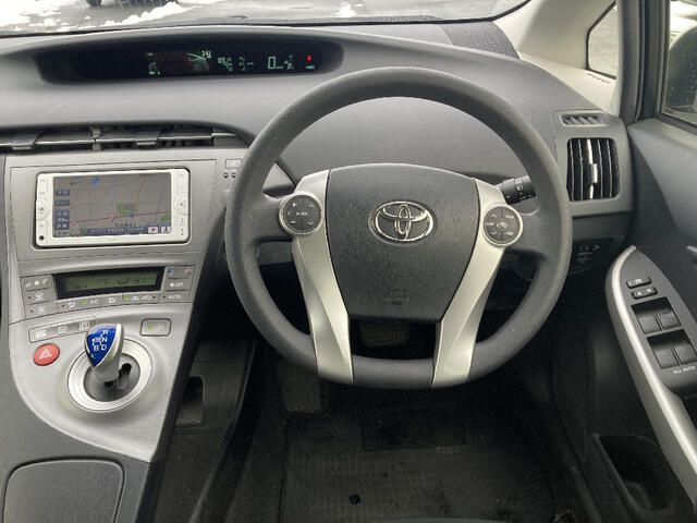 TOYOTA PRIUS 2014 Image 31