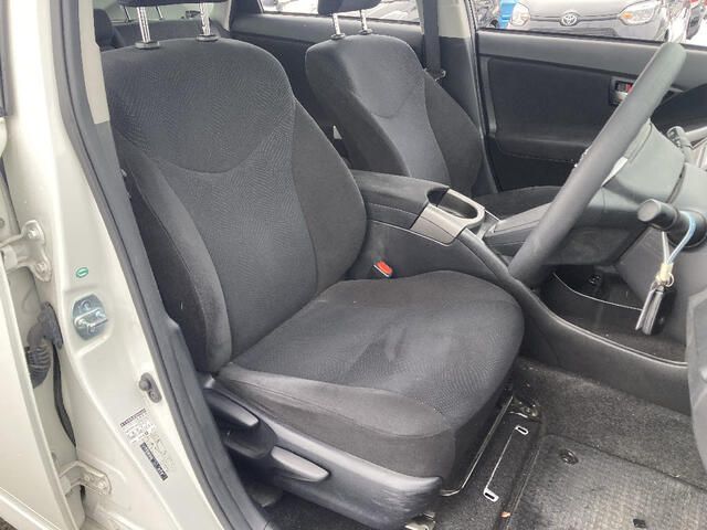 TOYOTA PRIUS 2014 Image 31