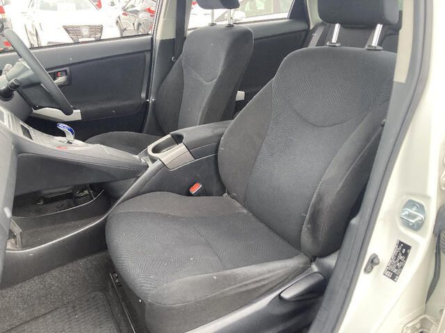 TOYOTA PRIUS 2014 Image 31