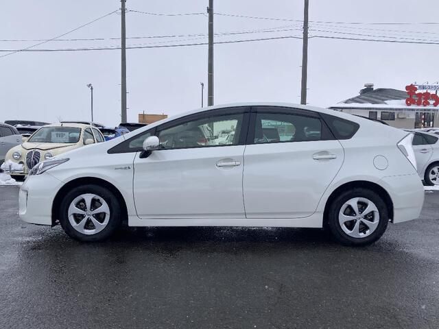 TOYOTA PRIUS 2014 Image 31