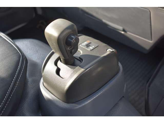 ISUZU ELF 2012 Image 31