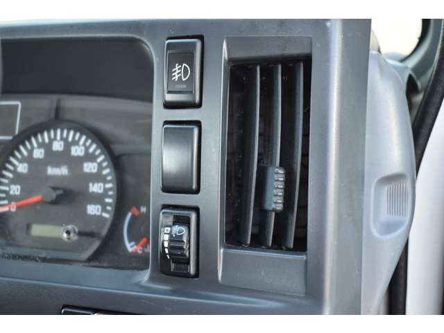 ISUZU ELF 2012 Image 31