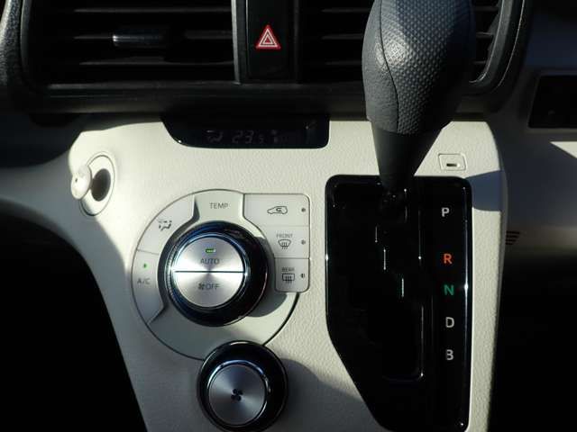 TOYOTA SIENTA HYBRID 2015 Image 31