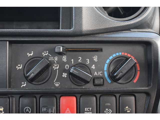 HINO DUTRO 2017 Image 31