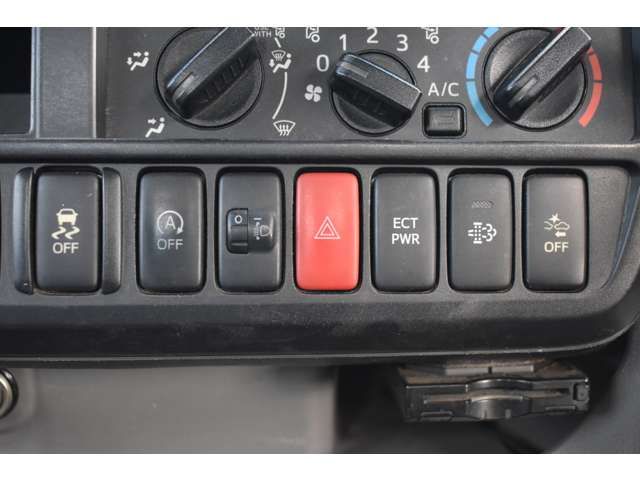 HINO DUTRO 2017 Image 31