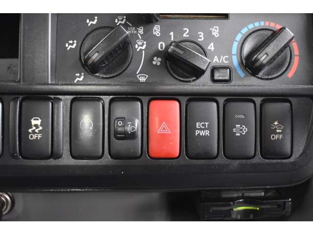 HINO DUTRO 2017 Image 31