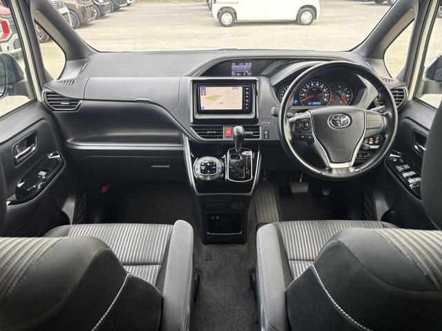 TOYOTA VOXY 2019 Image 31