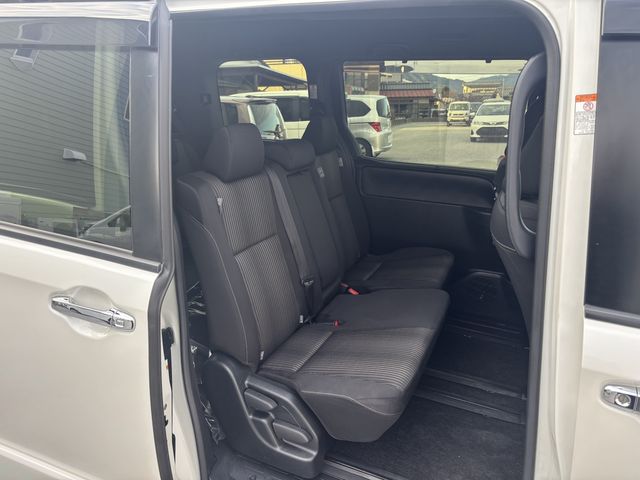 TOYOTA VOXY 2019 Image 31