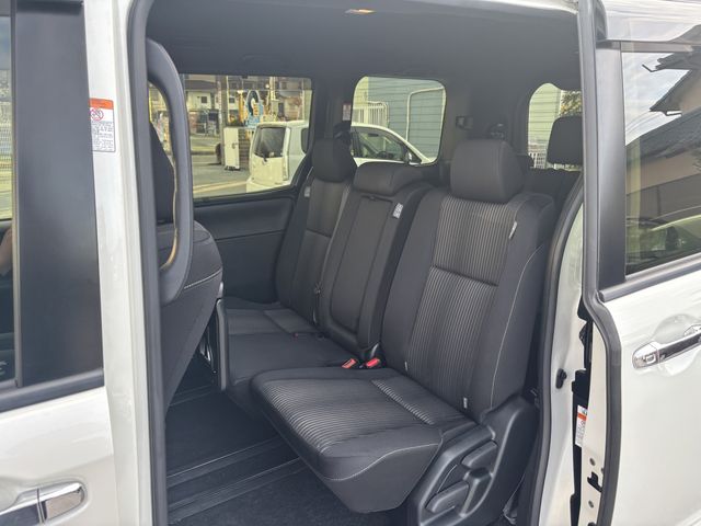 TOYOTA VOXY 2019 Image 31