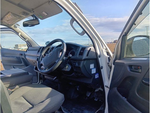 TOYOTA HIACE VAN 2WD 2019 Image 31