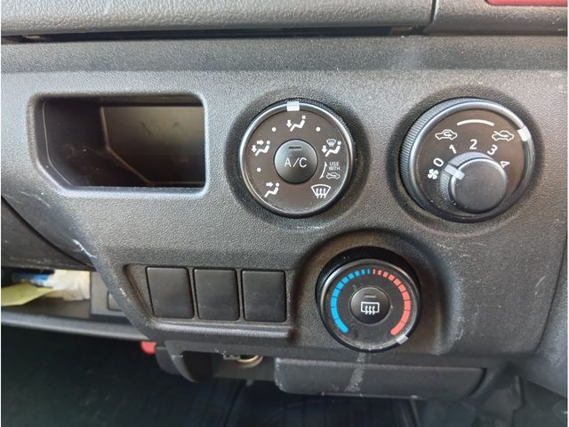TOYOTA HIACE VAN 2WD 2019 Image 31