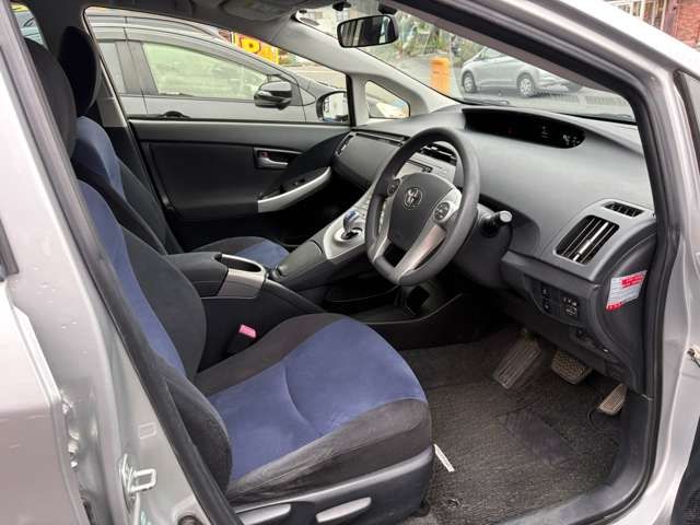 TOYOTA PRIUS 2013 Image 31