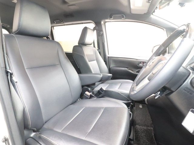 TOYOTA ESQUIRE 2017 Image 31