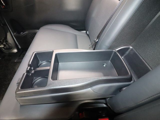 TOYOTA ESQUIRE 2017 Image 31