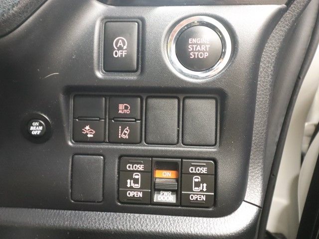 TOYOTA ESQUIRE 2017 Image 31