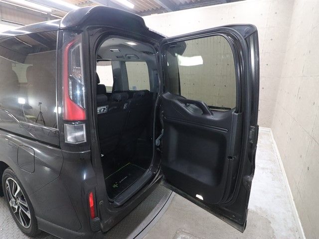 HONDA STEPWAGON SPADA 2015 Image 31