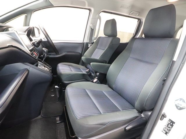 TOYOTA VOXY 2015 Image 31