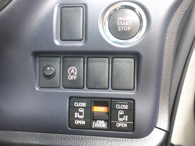 TOYOTA VOXY 2015 Image 31