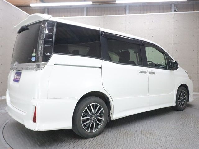 TOYOTA VOXY 2015 Image 31