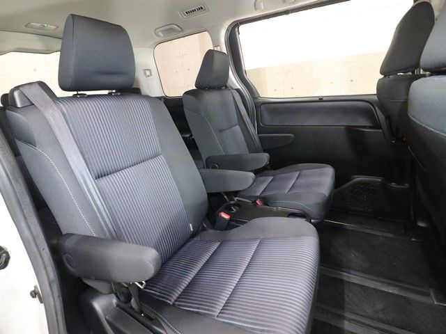 TOYOTA VOXY 2015 Image 31