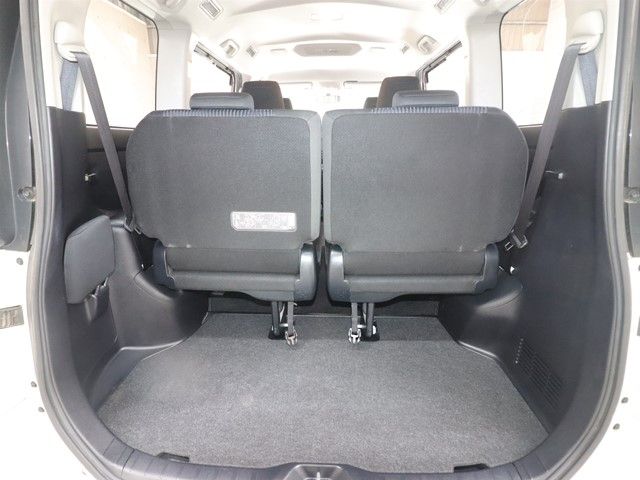 TOYOTA VOXY 2015 Image 31