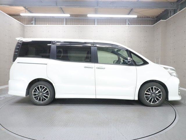 TOYOTA VOXY 2015 Image 31